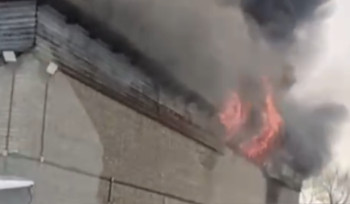 В Усть-Каменогорске сгорела крыша одного из предприятий