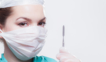 В Казахстане пенсионные накопления теперь снимают на пластические операции