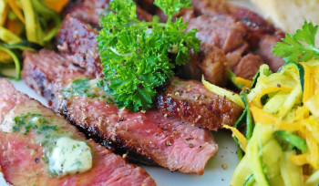 В крупных торговых сетях Казахстана будут продавать удешевленную говядину