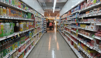 Магазины у дома начнут закрываться, если увеличится список социально значимых продуктов - 