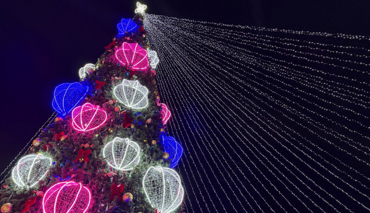 В Усть-Каменогорске зажгли главную ёлку области