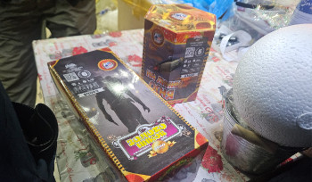 Сотрудники ДЧС ВКО изымают несертифицированную пиротехнику