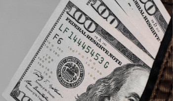 В ВКО осудили мошенников за вымогательство 10 тысяч долларов у подозреваемых