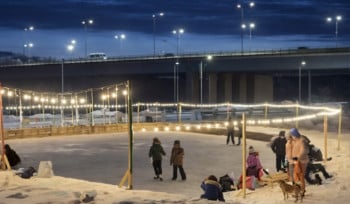 В Усть-Каменогорске открылся ледовый каток на Амфитеатре