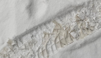 Экологи исследуют странный жёлтый снег в Усть-Каменогорске