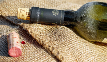 Запретить продажу алкоголя после 20.00 предлагают депутаты НПК