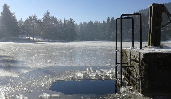 С хроническими заболеваниями лучше не погружаться в прорубь, напоминает МЧС РК