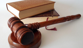 Со взятки на мошенничество: суд уменьшил срок бывшему главному экологу ВКО