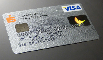 Мошенники начали блокировать банковские карты казахстанцев