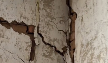 Аким Усть-Каменогорска проверил дом с трещинами