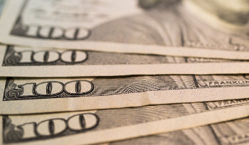 В марте курс тенге продолжал укрепляться