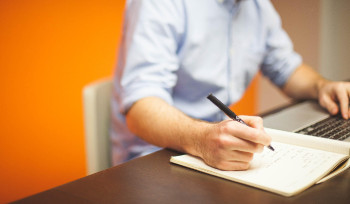 В Казахстане расширен список проступков, дискредитирующих госслужащих