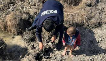 Трехлетний ребенок потерялся в степи