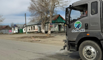 В селах ВКО также начали мыть улицы