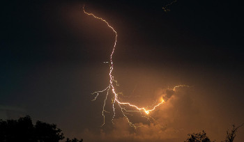 Основной причиной лесных пожаров в ВКО являются грозовые разряды