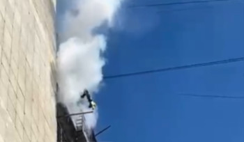 В Усть-Каменогорске сгорели балкон и бытовка в жилом доме