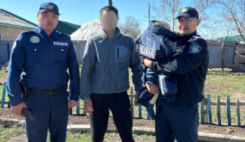 В ВКО полицейские нашли на улице двухлетнего малыша