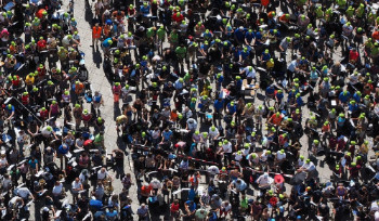 В Усть-Каменогорске люди устроили давку во время открытия магазина