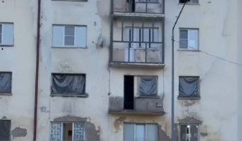 В Усть-Каменогорске начали обновлять фасады на проспекте Ауэзова