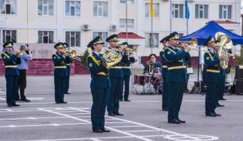 Устькаменогорцев приглашают спеть с военным оркестром