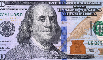 В конце апреля курс тенге укрепился на 3,1%, до 463,09 тенге за доллар США