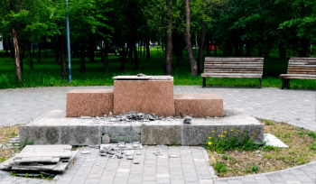 В Усть-Каменогорске демонтировали памятник Жаксылыку