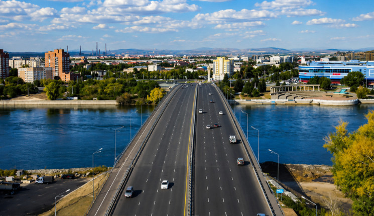 С 1 июня часть Иртышского моста закрывается