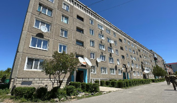 В Восточном Казахстане уже четверо детей выпали из окон