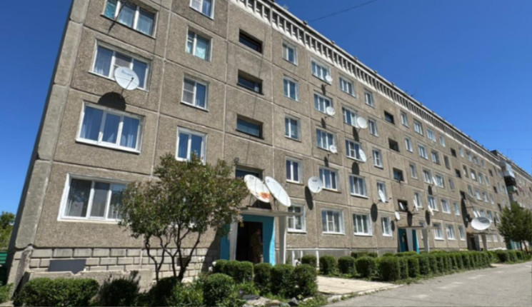 В Восточном Казахстане уже четверо детей выпали из окон