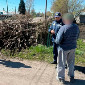 В Усть-Каменогорске начали убирать свалки во дворах после вмешательства полиции