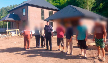 13 нелегалов строили домики на Бухтарме, все получили штраф