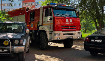 Загромождённые проезды мешают доступу спецтехники в Усть-Каменогорске