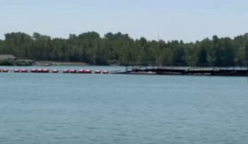 На городском пляже КНМ будут лежаки и тенты